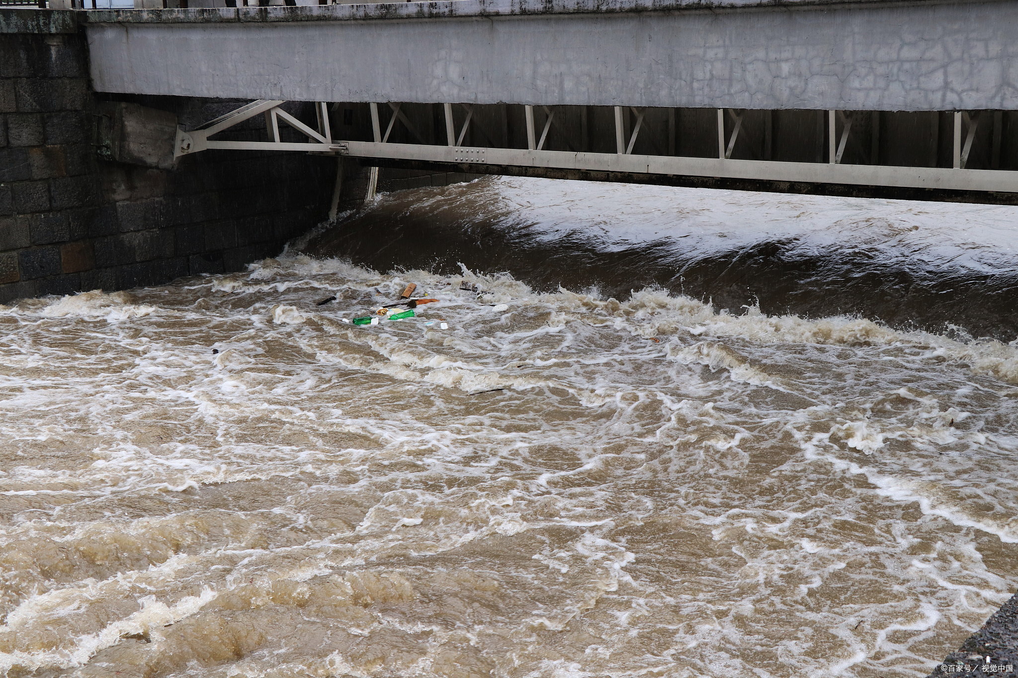 大流量滤芯作为保安过滤器保护后续精密设备